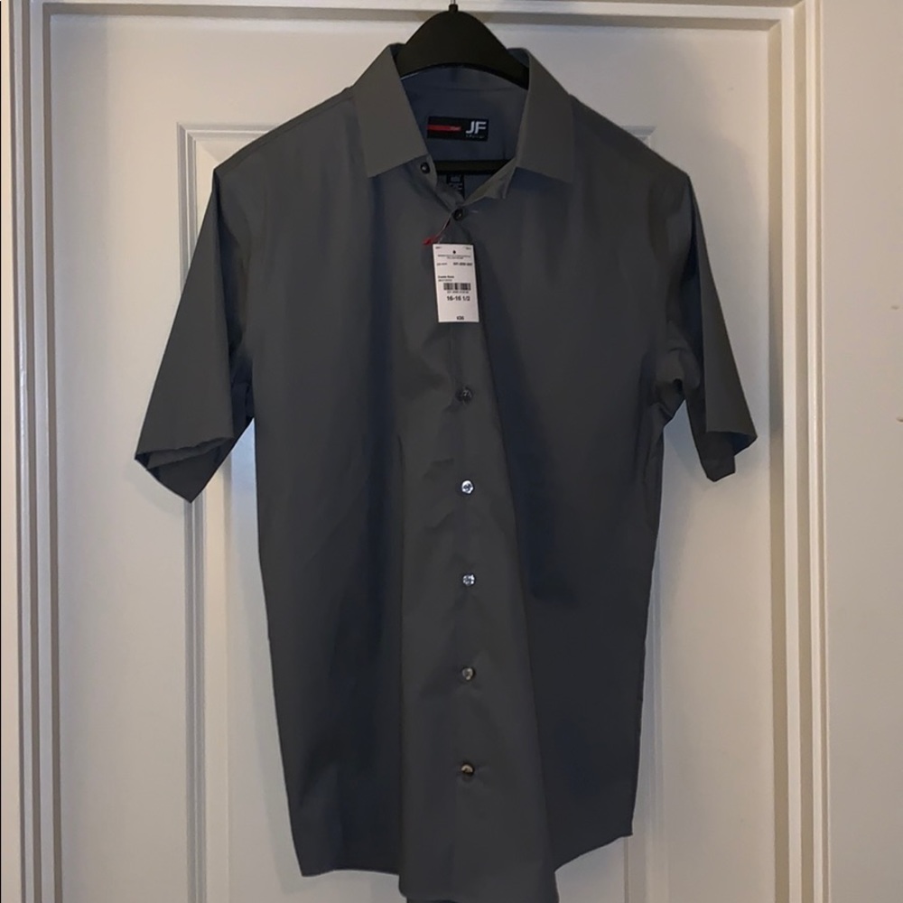 Grey short sleeve dress shirt. Size large